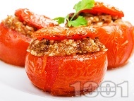 Пълнени домати с кайма, ориз и сушени гъби манатарки печени на фурна по турски